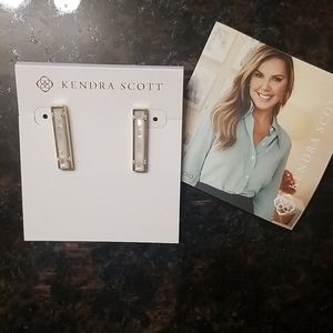 Kendra Scott Levi Earrings | Gold with white pearl